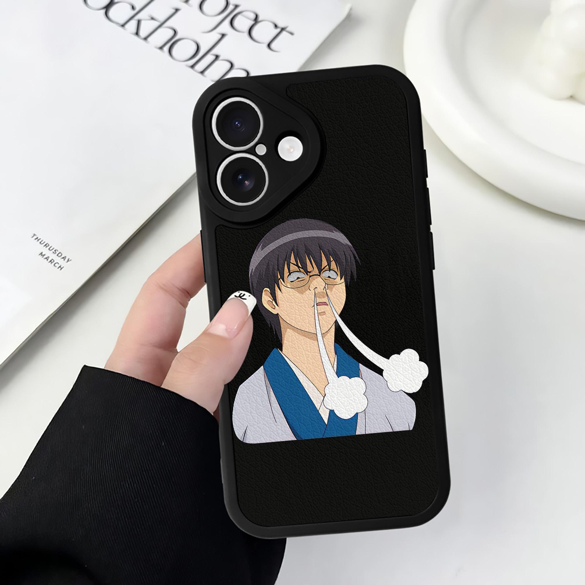 （画像用） ぎんたま 坂田銀時（さかたぎんとき） 神楽 志村新八（しむら しんぱち） GINTAMA Sakata Gintoki Kagura Shimura Shinpachi 【iPhone 16シリーズ対応】シリコンスマホケース（レザー調） 材質：シリコン